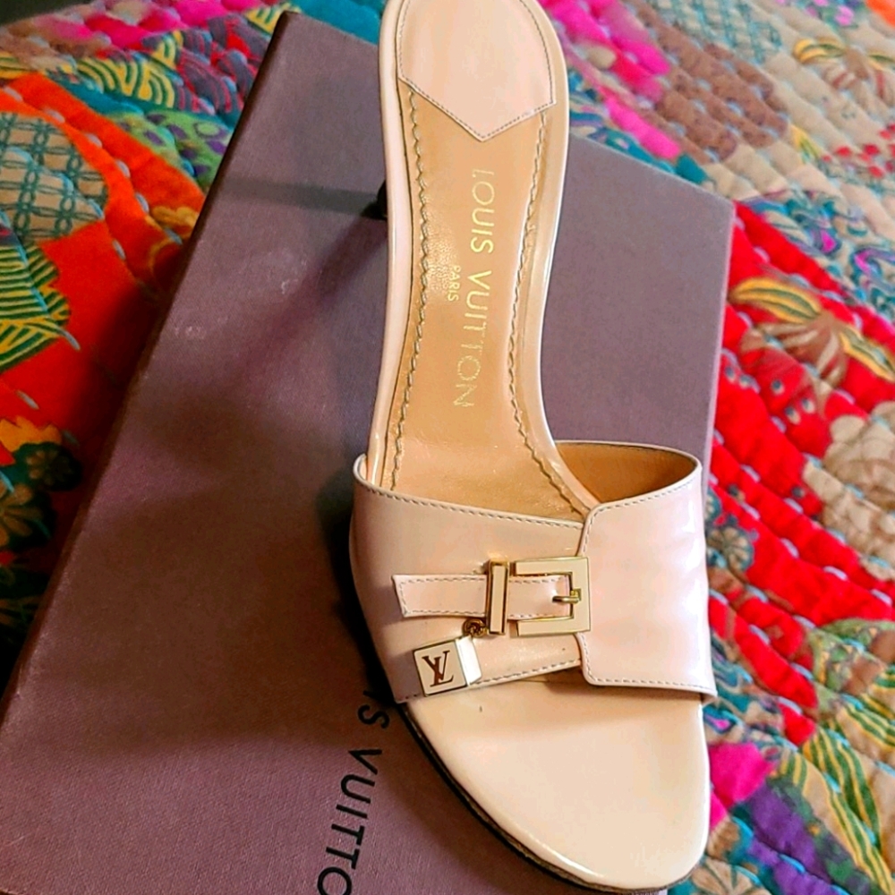 ~Louis Vuitton~Rose Slides 39/40